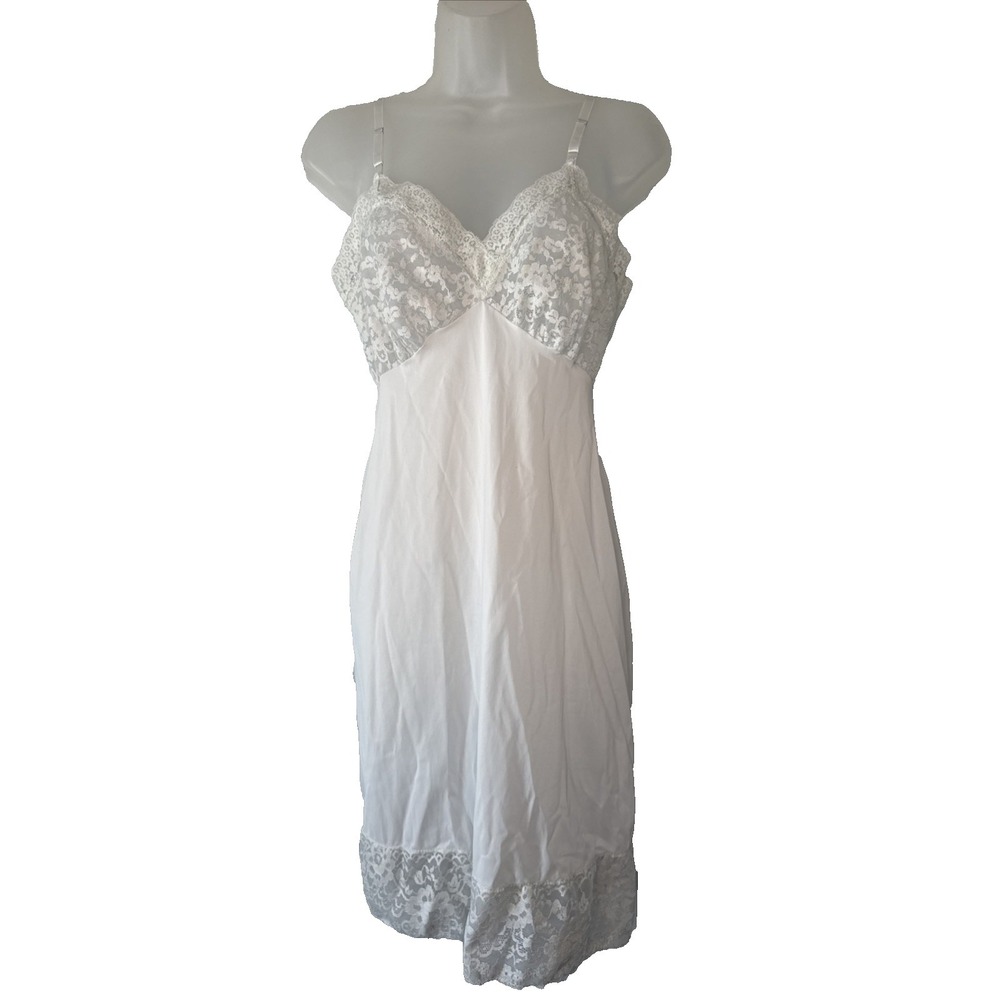 Van Raalte Opaquelon Nylon Full Slip Womens Size 32 Pale Blue Wide Lace Trim VTG
